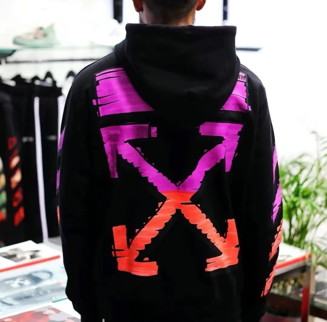 ♻️💯Upper body reference model picture❤️Top tested version OFFWHITE OW marker purple orange graffiti arrow male and female couple same style pure cotton loose pullover round neck zipper jacket sweatshirt hoodie The craftsmanship of this model can be said to be very difficult. There is a direct comparison between our home and many versions on the market. You can more clearly distinguish between good and bad just by looking at the prints. This printing uses Kornit's digital direct-injection process. The entire printing effect is like drawing lines with a marker pen. The imitation effect can achieve the same visual effect as the real thing. The main reason is that the color transition of this printing is too small, which makes it impossible to directly copy the pattern when scanning. The image must be manually enlarged more than 40 times, and then adjusted bit by bit to add a soft color (white) effect. The fabric is made of 480g large fish scale pure cotton terry dyed in a vat, which is a big launch and has a full drape. Full set of customized accessories, washed, labeled. Guaranteed to be the top product on the market.  Color: Black Size: XS-L P:390 Size chart